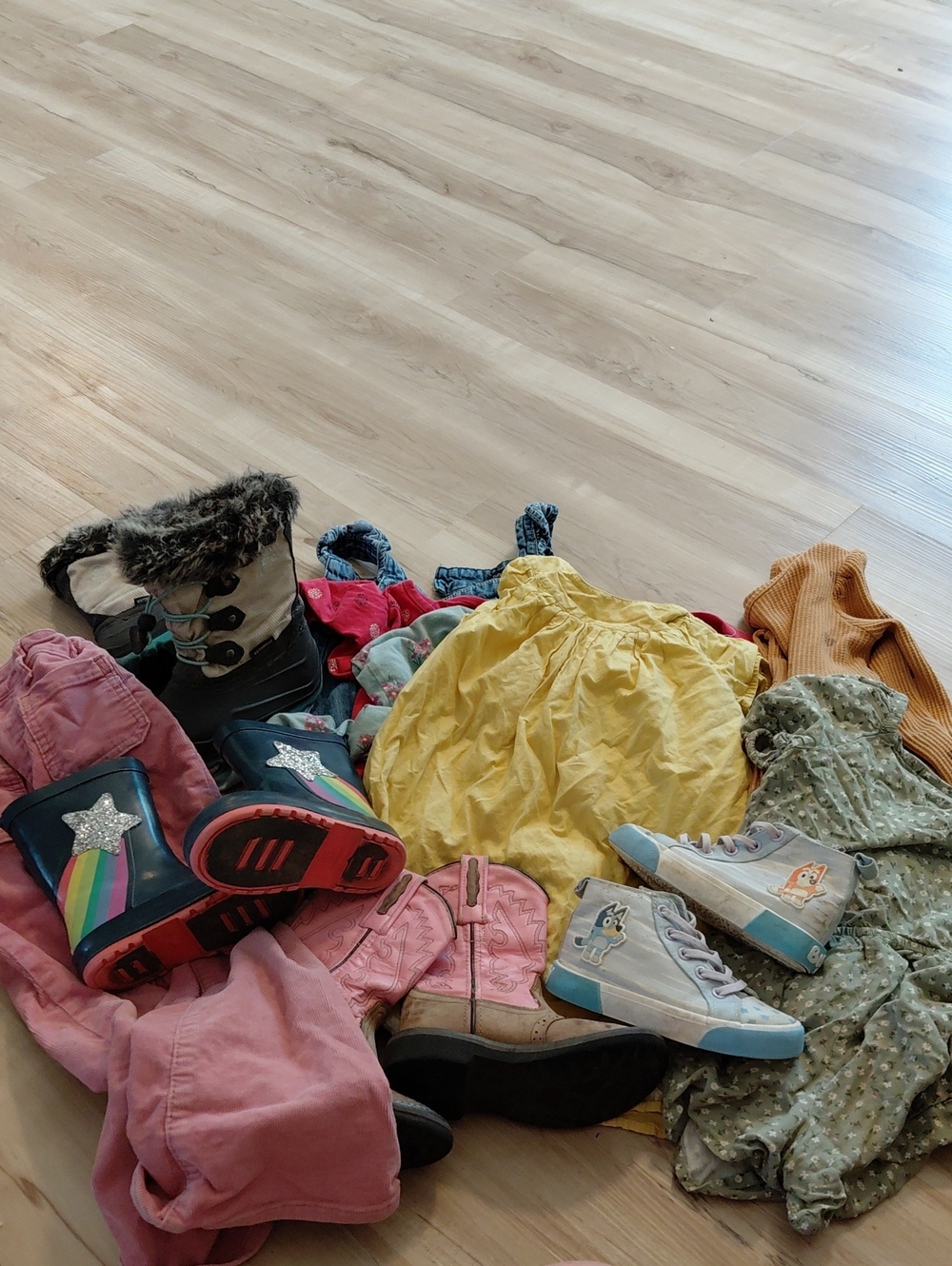 Girls 4t / 5t Bundle And Shoes